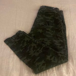 Kut from the Kloth Camo Leggings. Size 16.